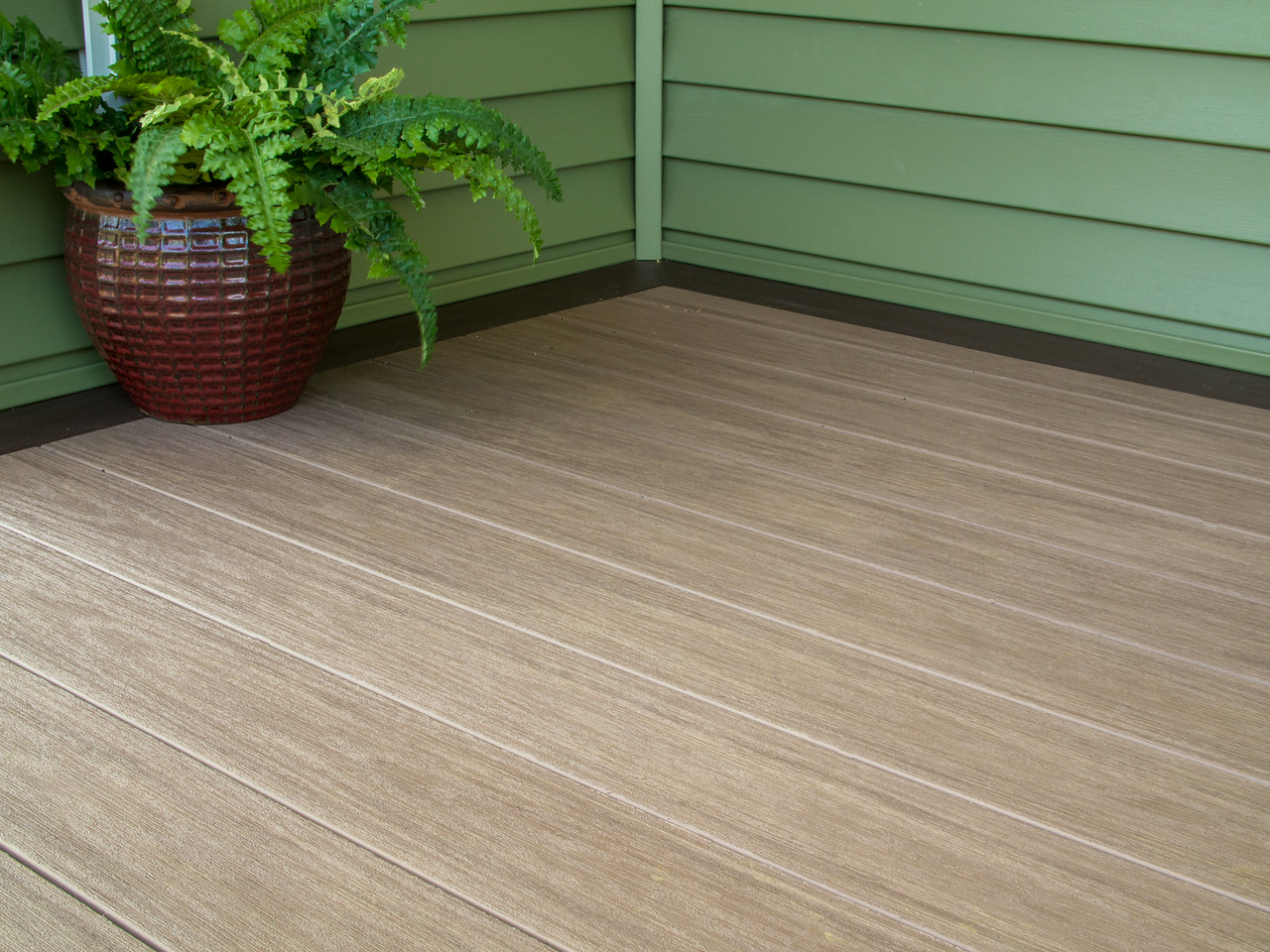 How Deck Installation Companies Integrate Technology and Functionality for the Modern Home 2