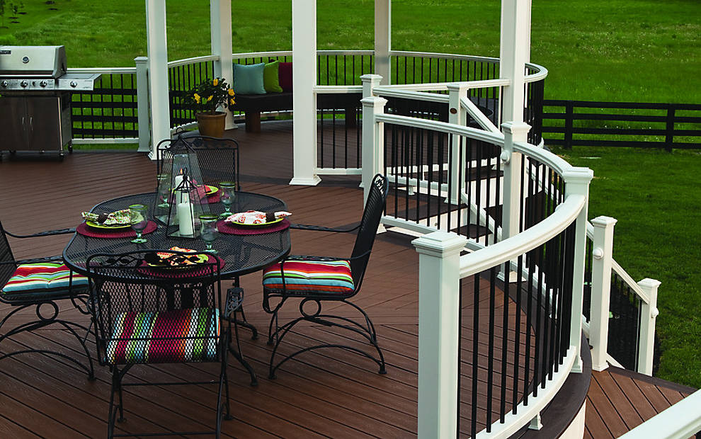 What a Custom Deck Builder Wants You to Know about Composite Decking 5
