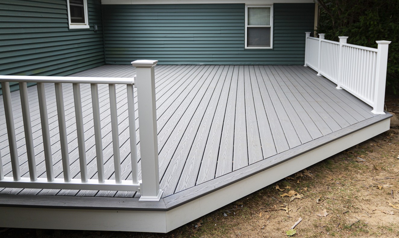 What a Custom Deck Builder Wants You to Know about Composite Decking